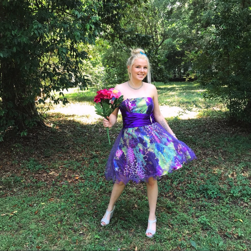 Prom homecoming or 80s themed dress.